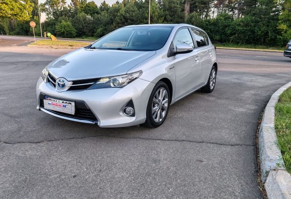 Toyota — Auris